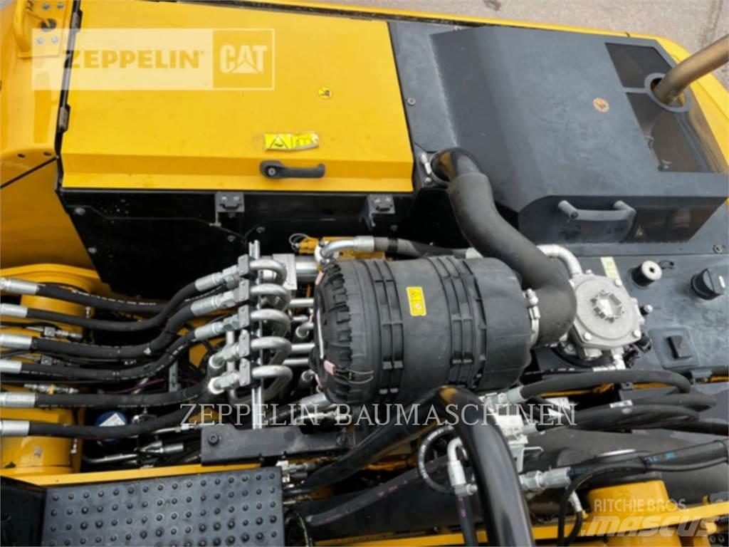 CAT MH3022-06C Demolition excavators