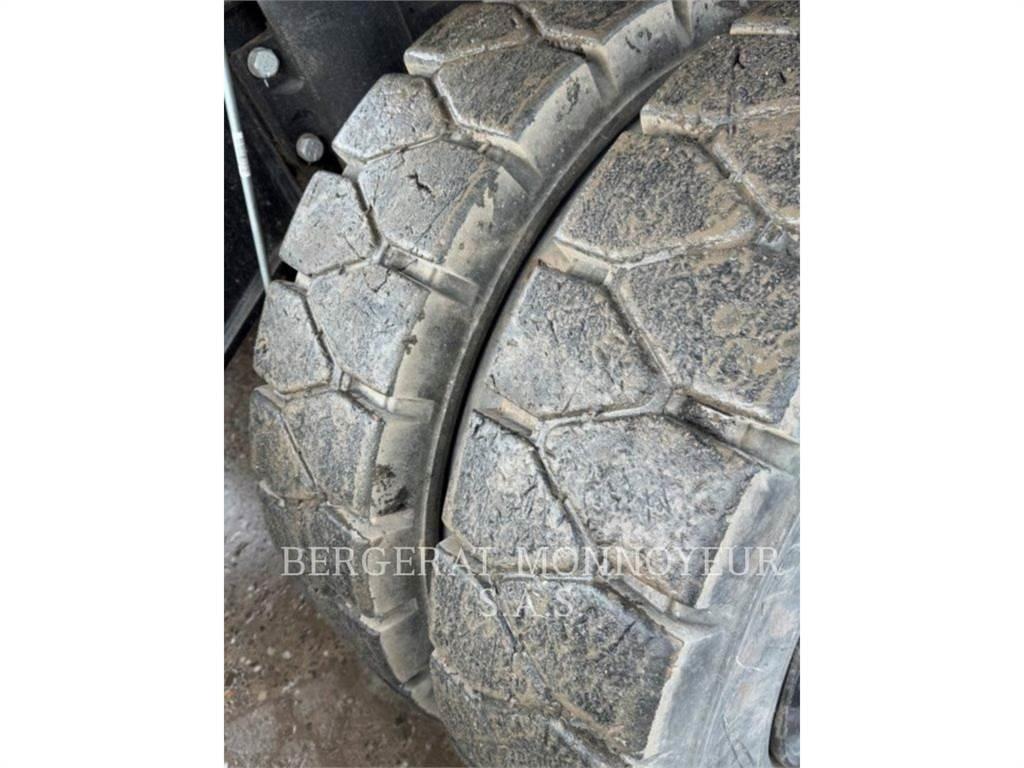 CAT MH3022-07 Wheeled excavators