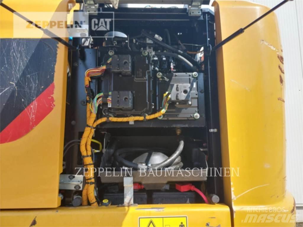 CAT MH3024-06C Demolition excavators