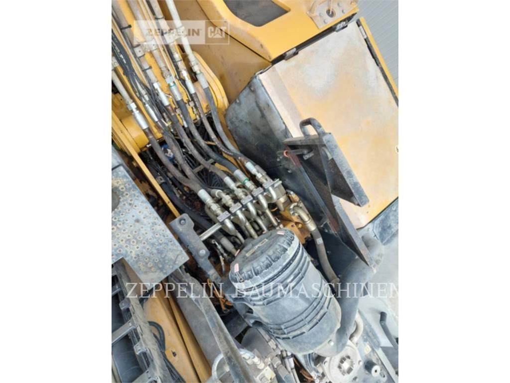 CAT MH3024-06C Demolition excavators