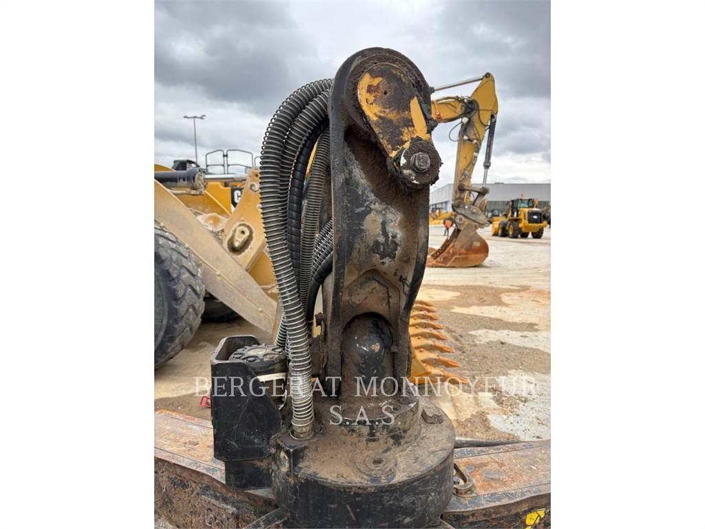 CAT MH3024-1 Wheeled excavators