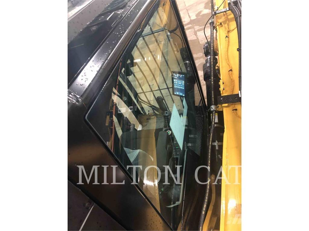 CAT MH3026 Wheeled excavators