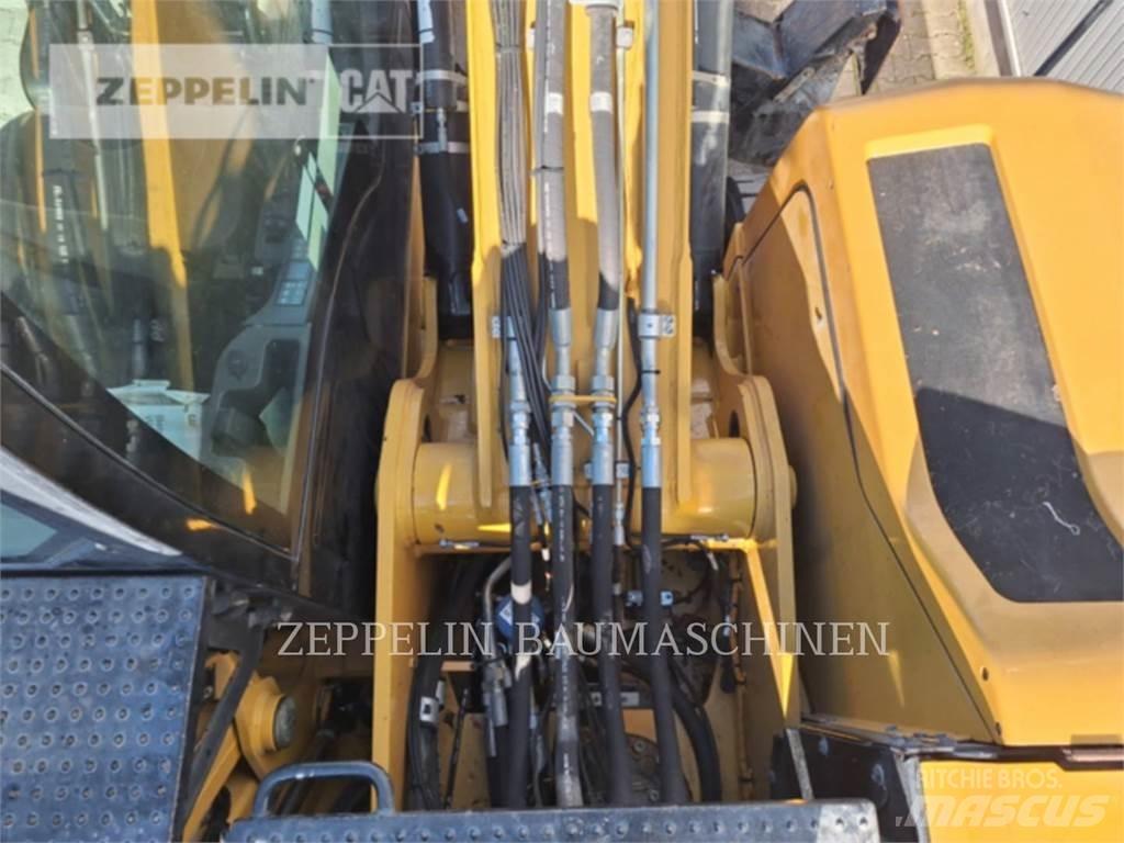 CAT MH3026-06C Demolition excavators