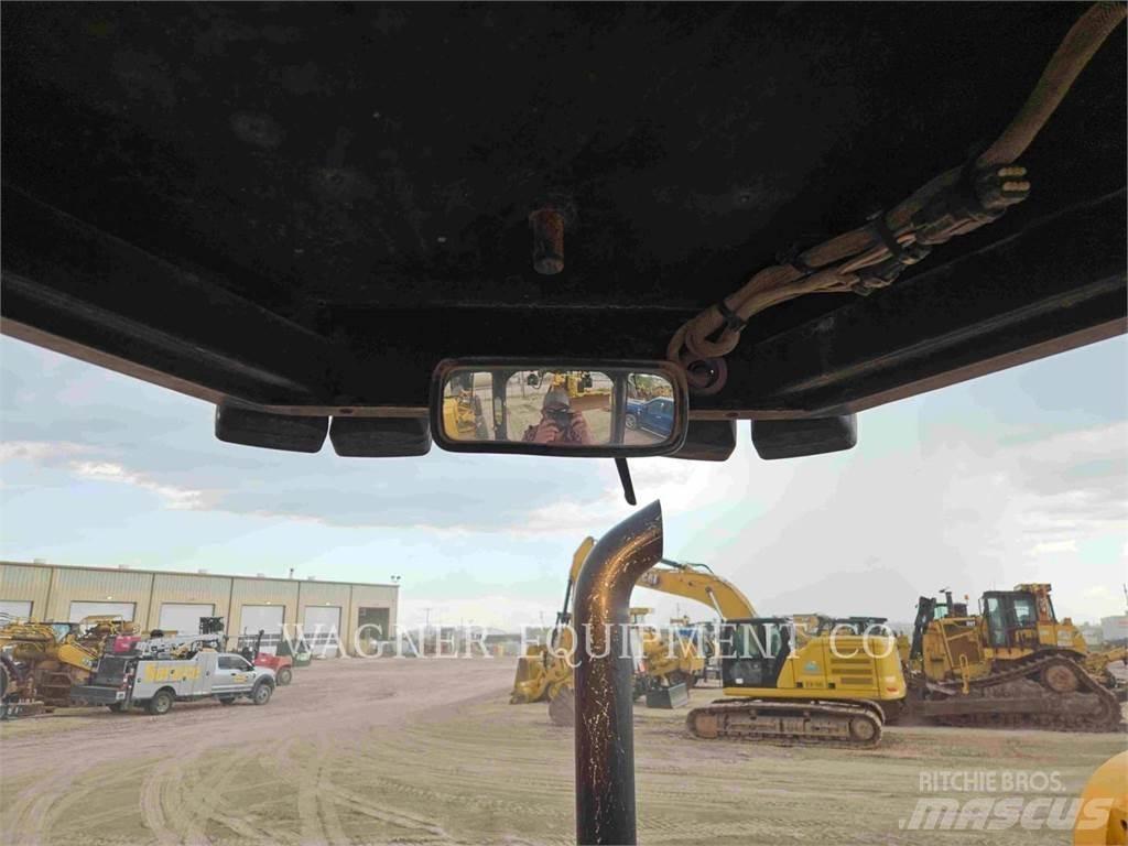 CAT PL61 Pipelayer dozers
