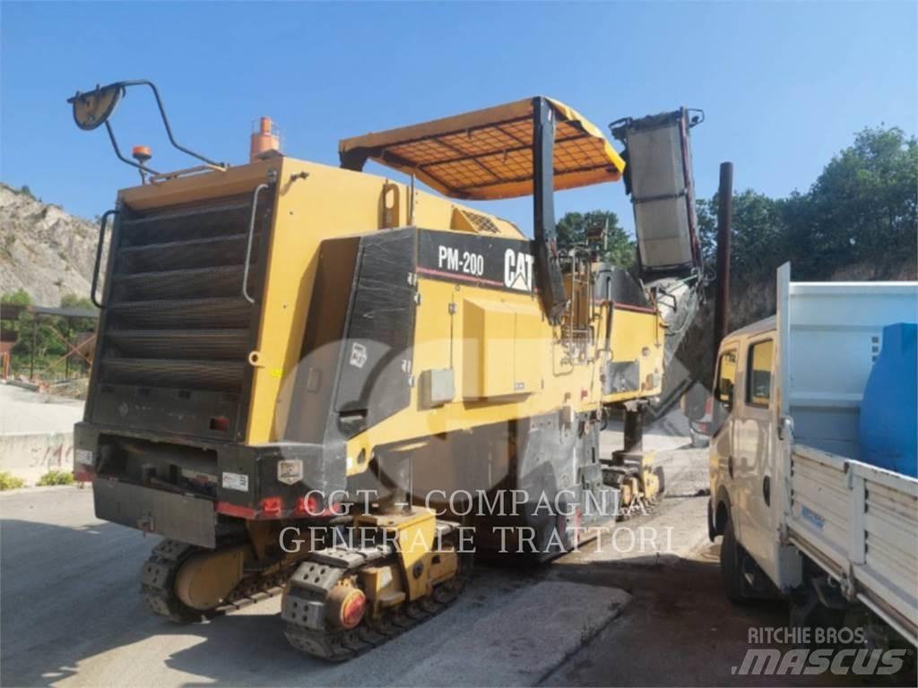 CAT PM200 Asphalt cold milling machines