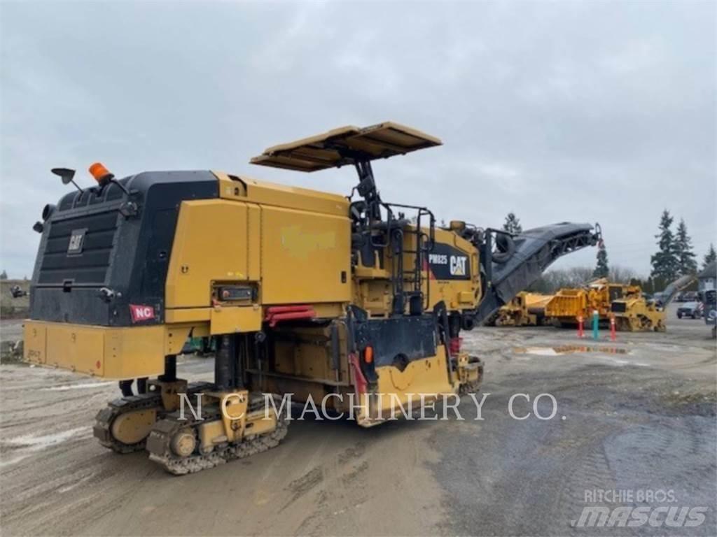 CAT PM825 Asphalt pavers