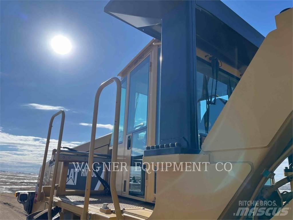 CAT RM300 Asphalt recycling