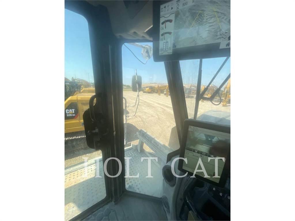 CAT RM400 CAB Asphalt recycling