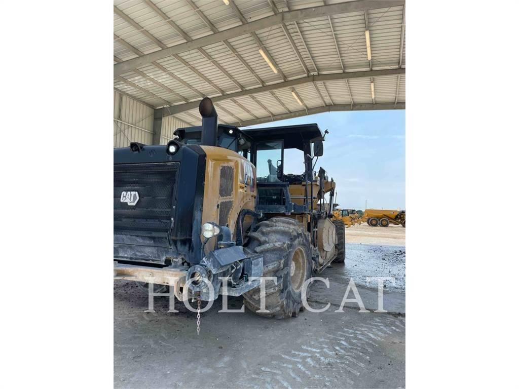 CAT RM400 CAB Asphalt recycling