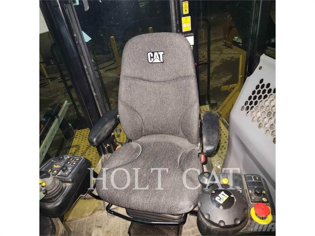 CAT RM400 CAB Asphalt recycling