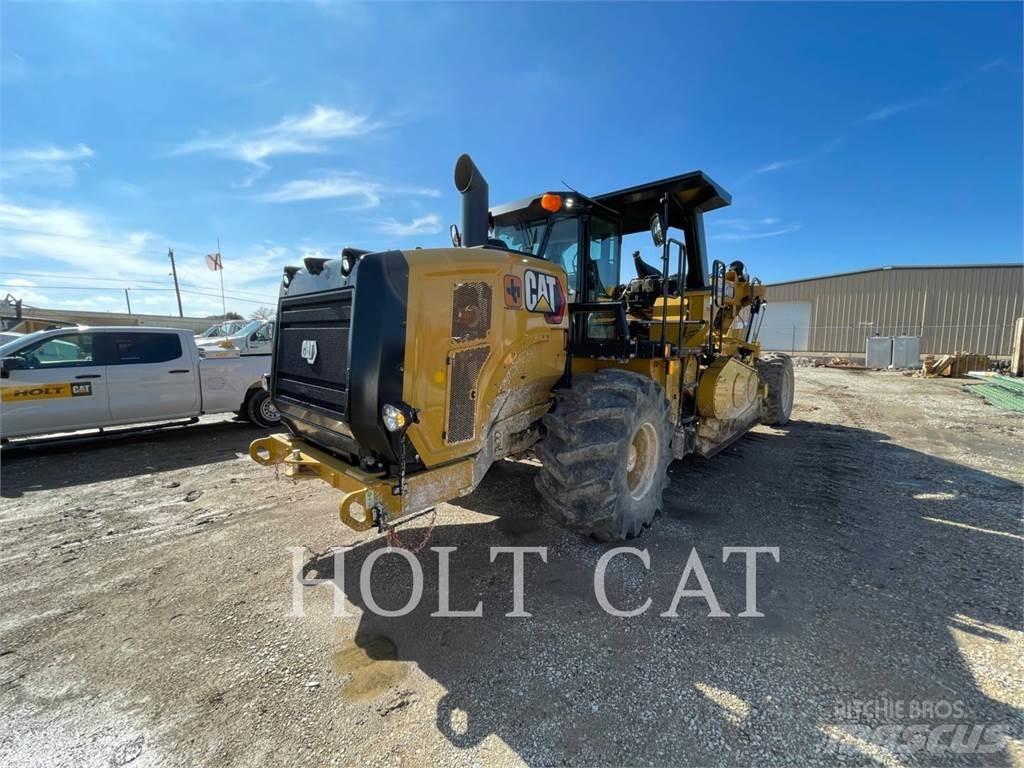 CAT RM400 CAB Asphalt recycling