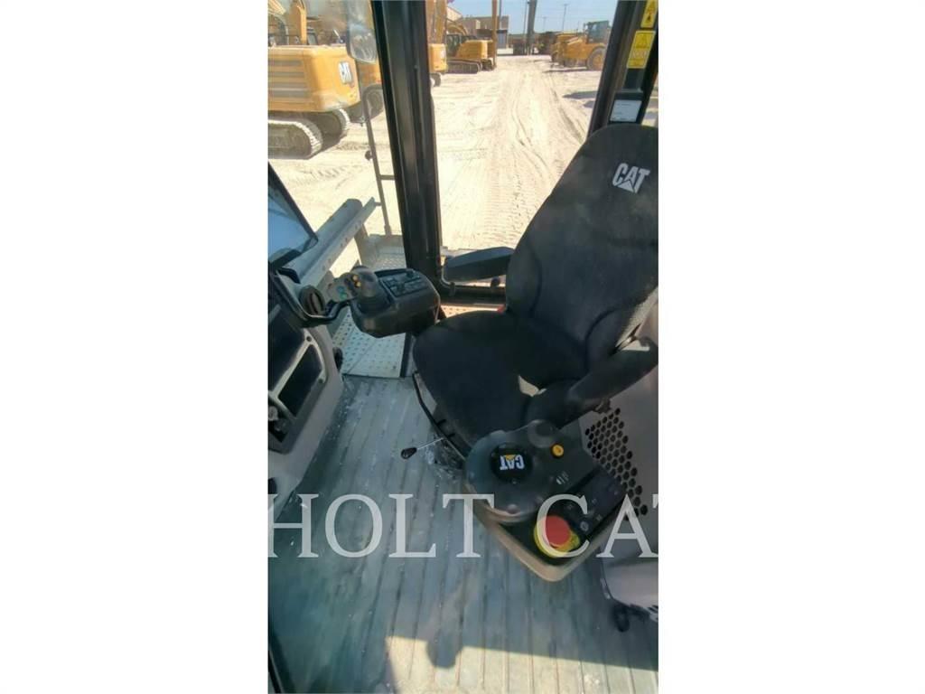 CAT RM400 CAB Asphalt recycling