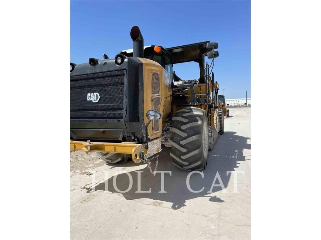 CAT RM400 CAB Asphalt recycling