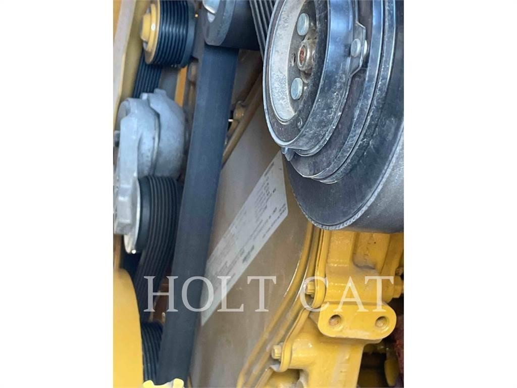 CAT RM400 CAB Asphalt recycling