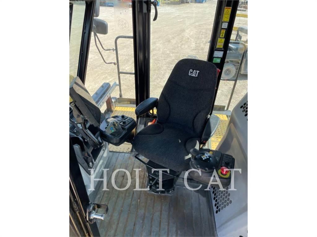 CAT RM400 CAB Asphalt recycling