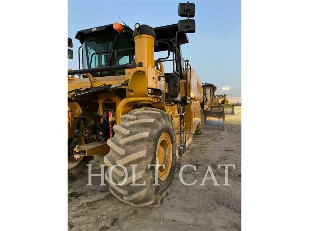 CAT RM800 CAB Asphalt recycling