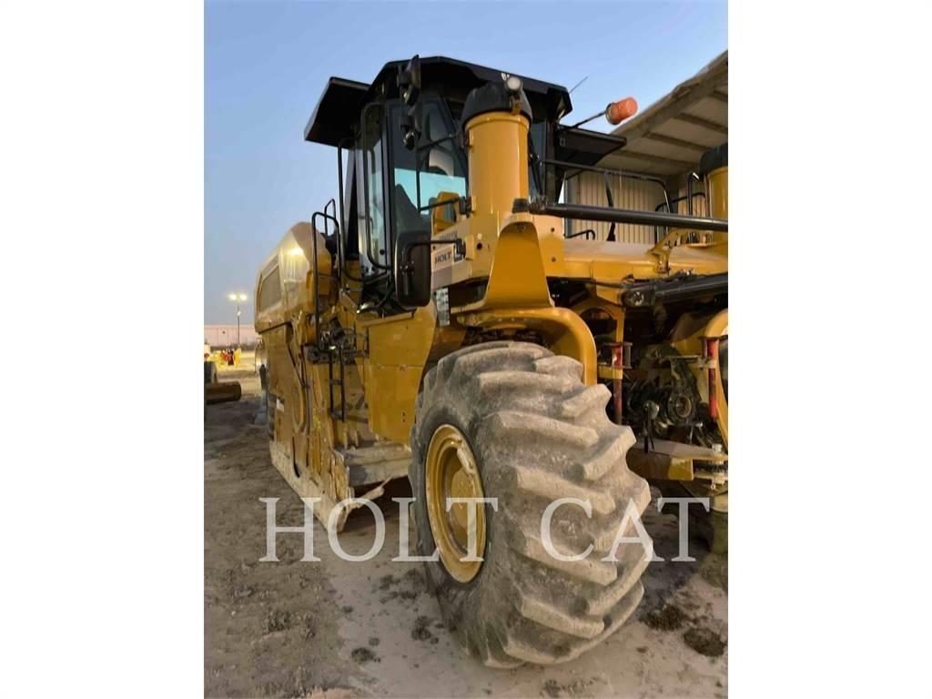 CAT RM800 CAB Asphalt recycling