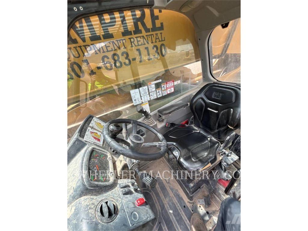 CAT TL1055D CB Telescopic handlers