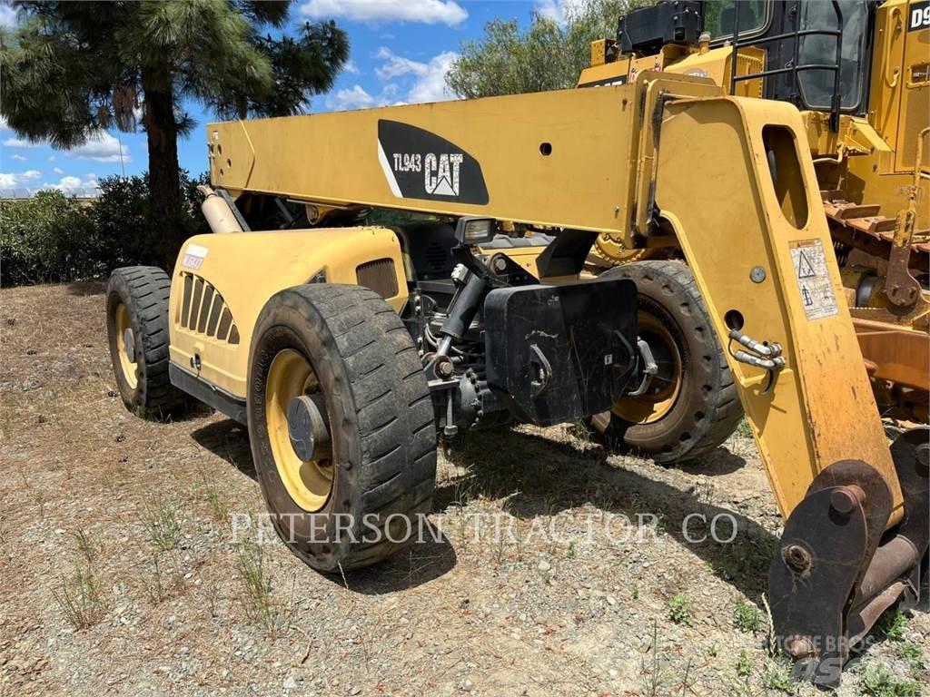 CAT TL943 Telescopic handlers