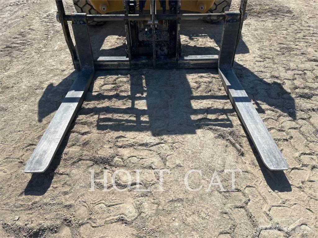 CAT TL943 Telescopic handlers
