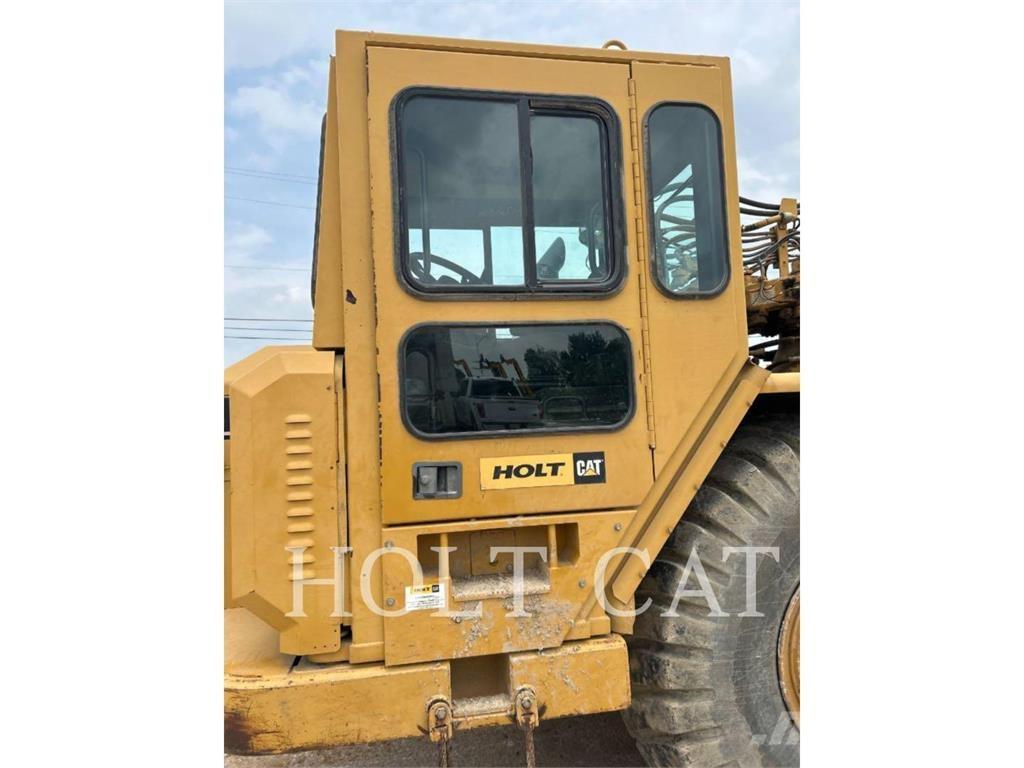 CAT W00 621G Scrapers