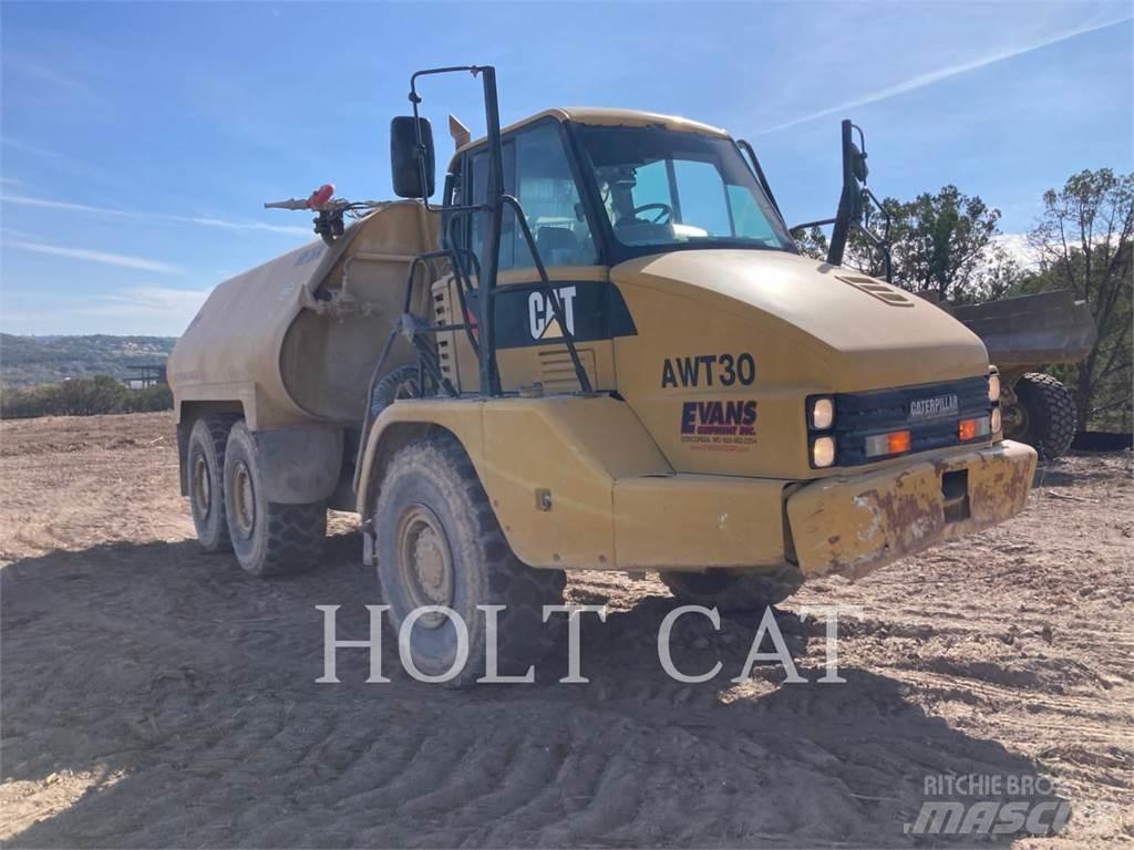 CAT W00 725 Articulated Haulers