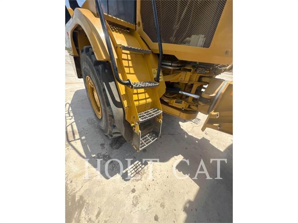CAT W00 725 Tanker trucks