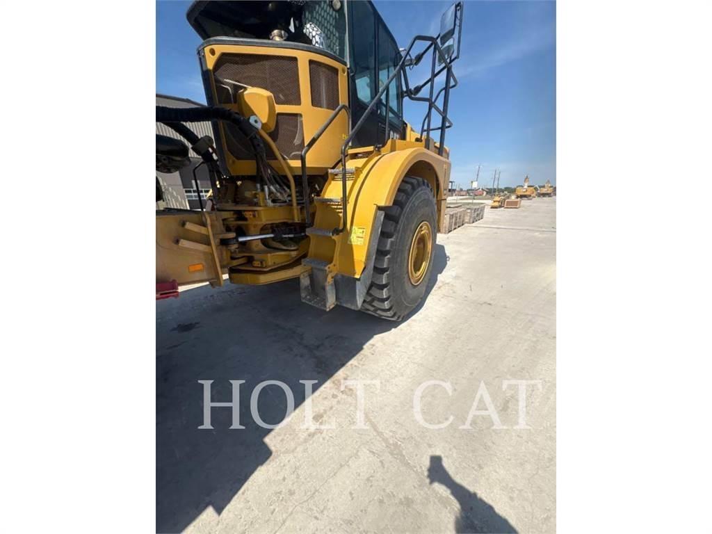 CAT W00 740GC Tanker trucks