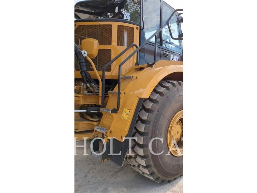CAT W00 740GC Tanker trucks