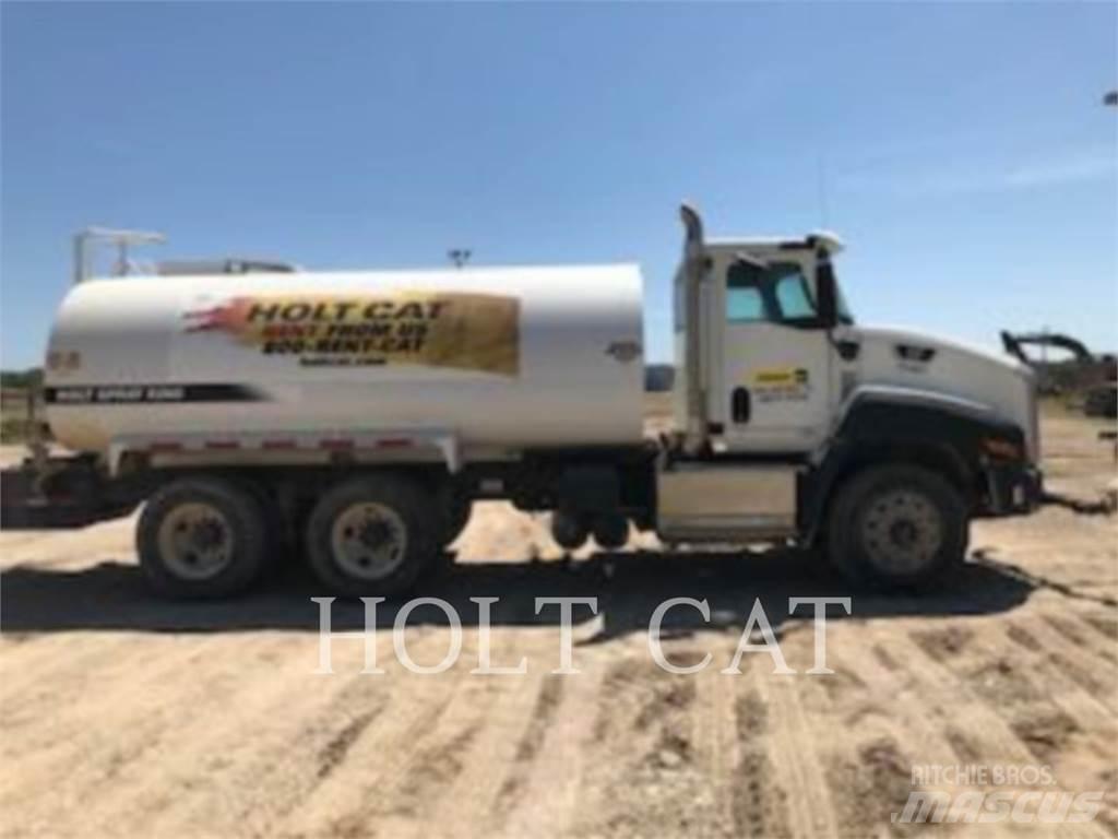CAT WATER 4000 Tanker trucks