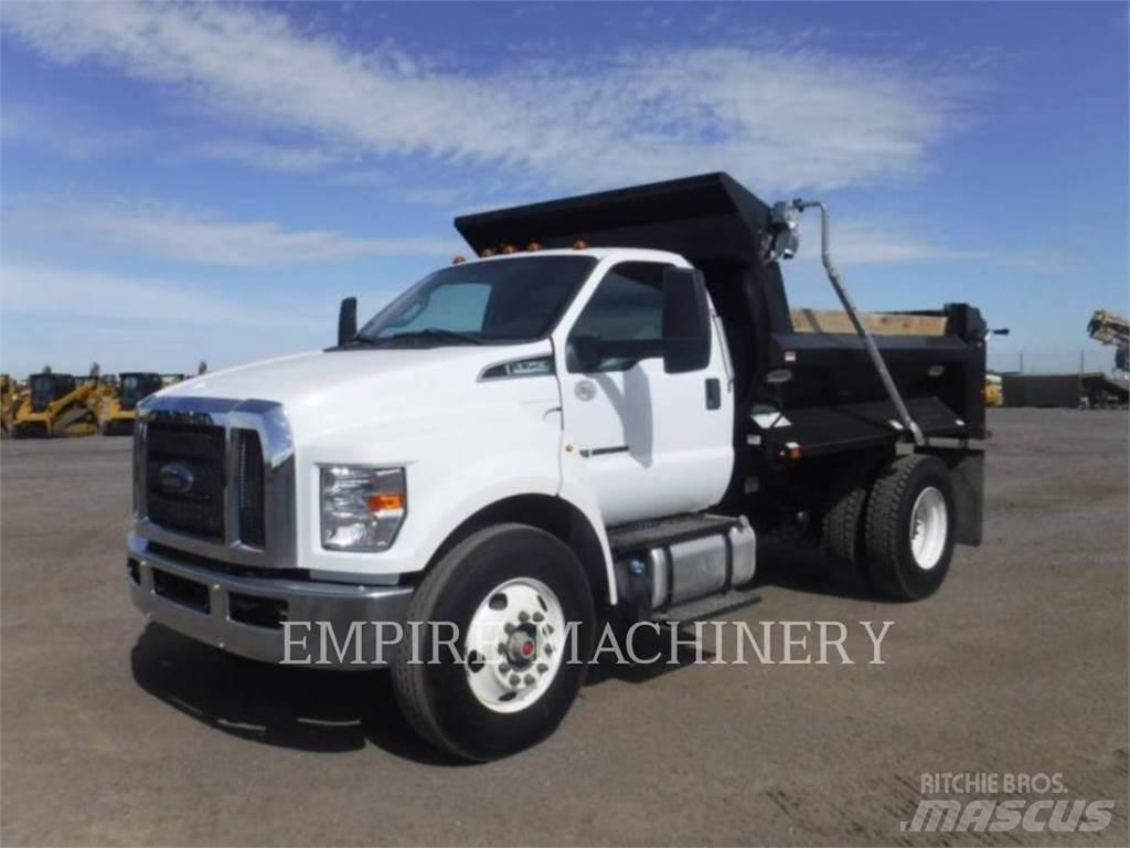 Ford / New Holland F750 Tanker trucks