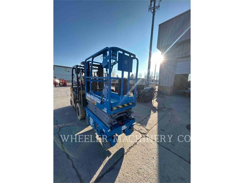 Genie GS1932M Scissor lifts