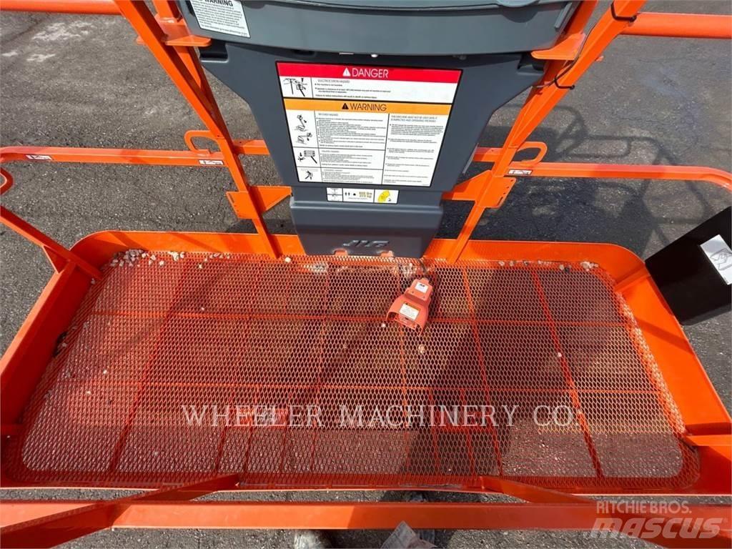 JLG 460SJ Articulated boom lifts