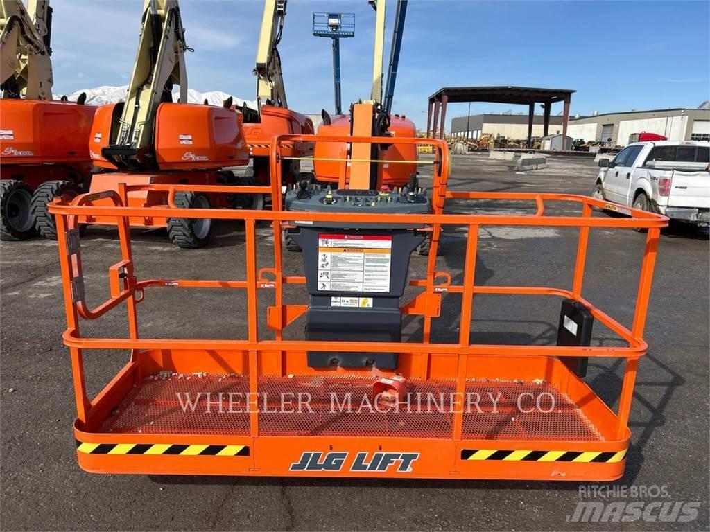 JLG 460SJ Articulated boom lifts