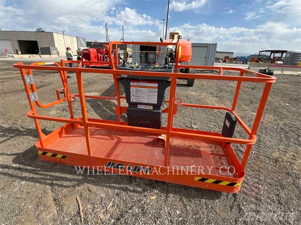 JLG 460SJ Articulated boom lifts