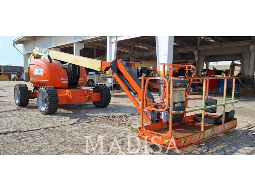 JLG 600AJ Articulated boom lifts