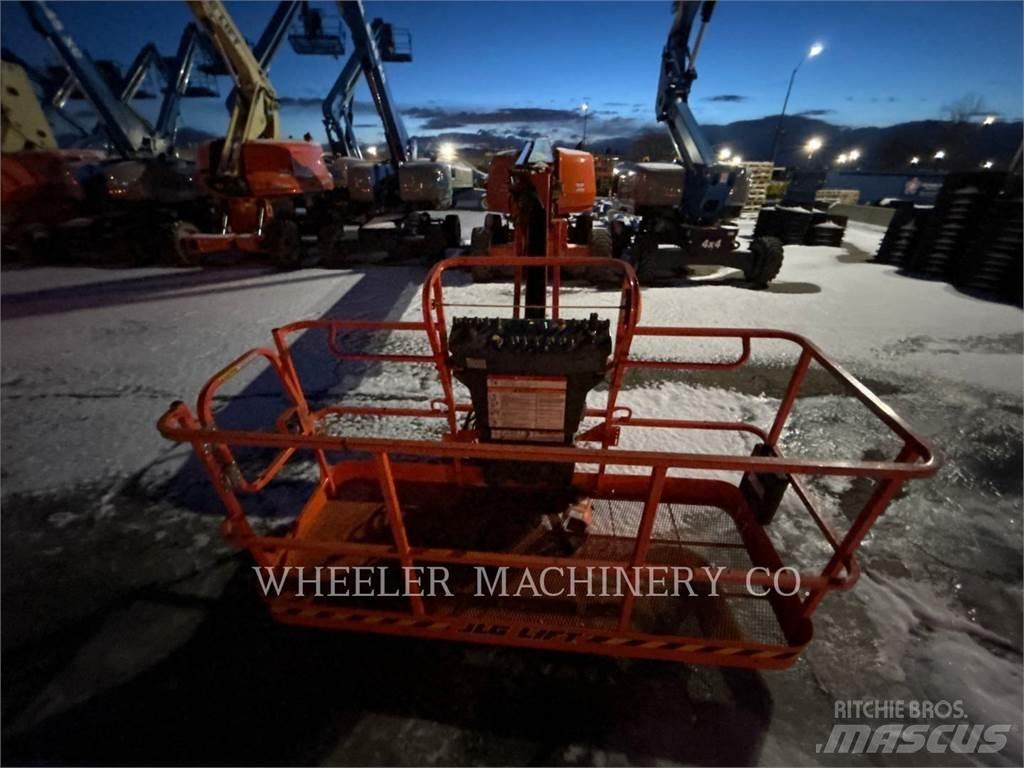 JLG 660SJ Articulated boom lifts