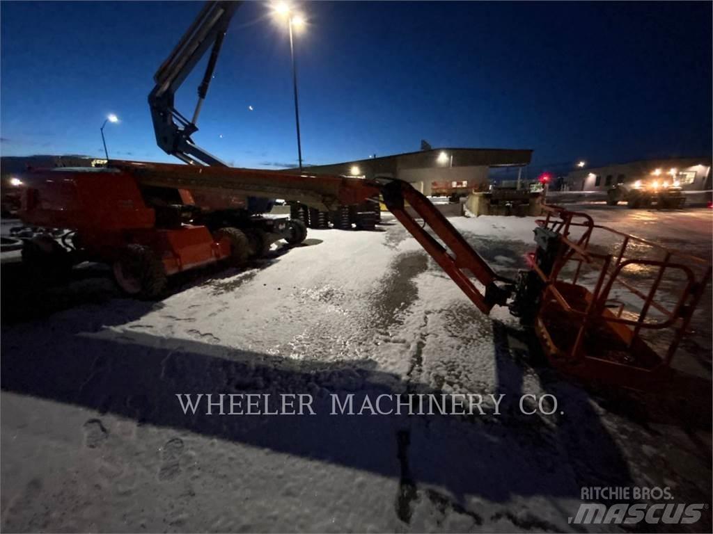 JLG 660SJ Articulated boom lifts