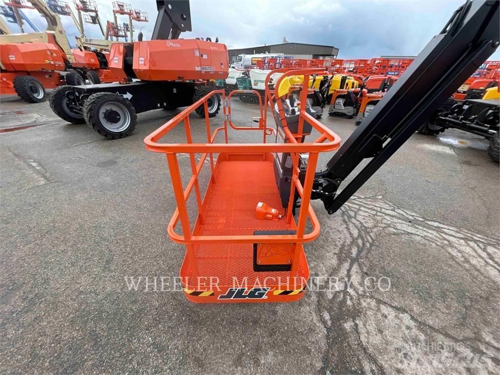 JLG 660SJ Articulated boom lifts