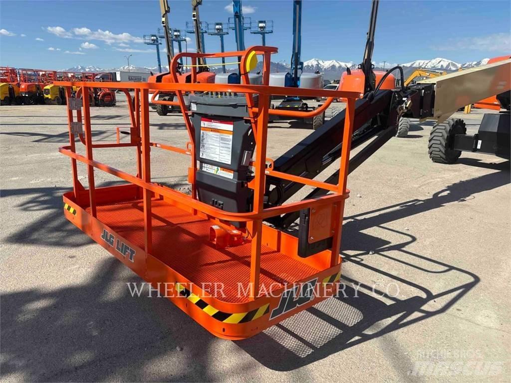 JLG 660SJ Articulated boom lifts