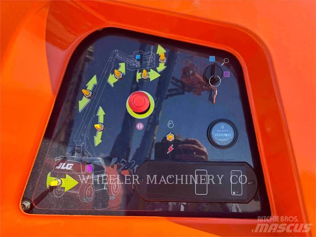 JLG 660SJ Articulated boom lifts