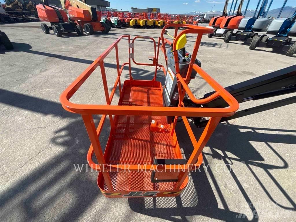 JLG 660SJ Articulated boom lifts