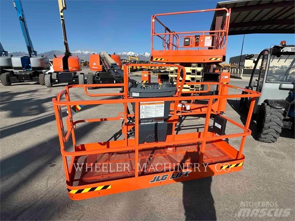 JLG 660SJ Articulated boom lifts