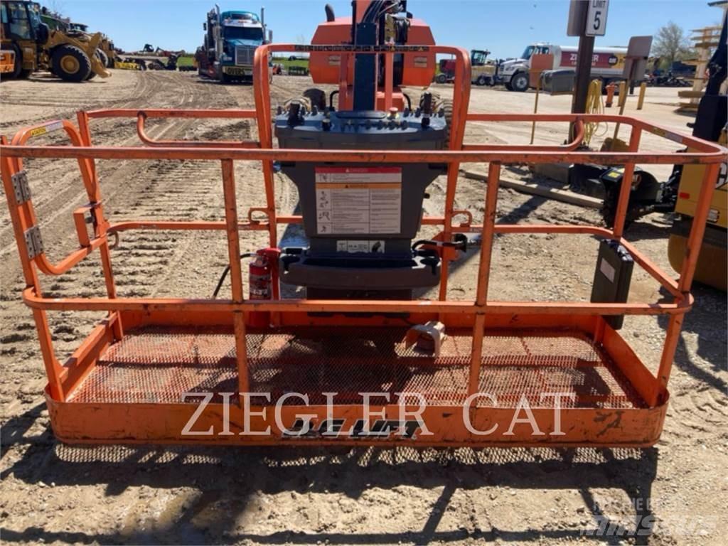 JLG 660SJ Articulated boom lifts