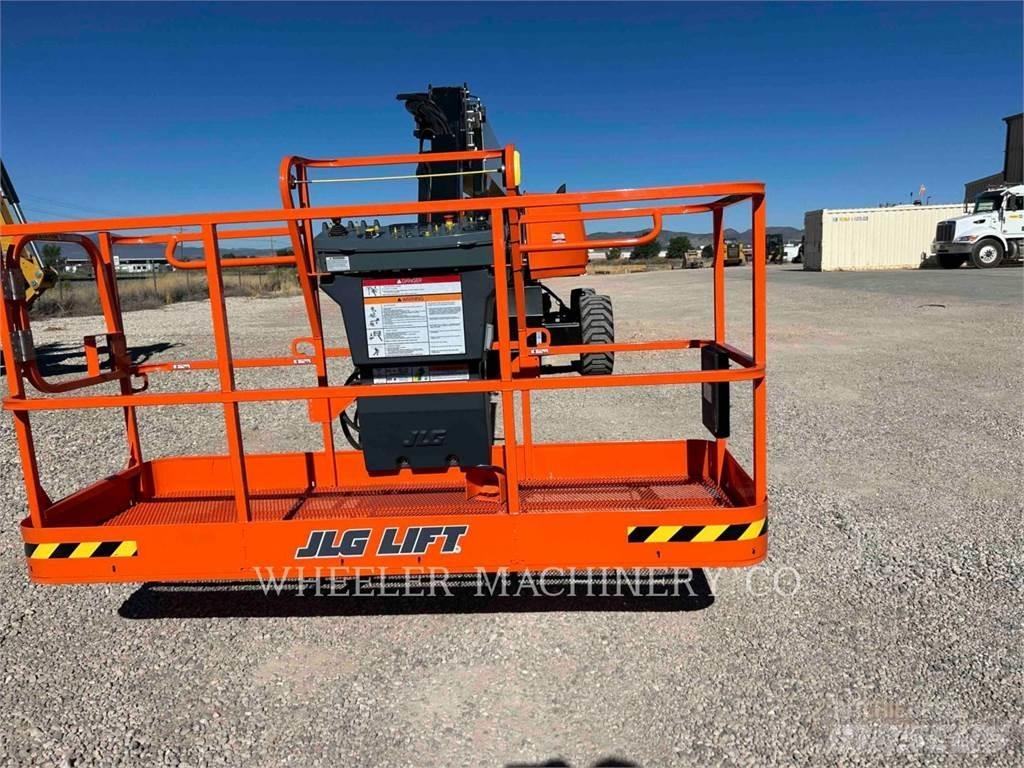 JLG 660SJ Articulated boom lifts