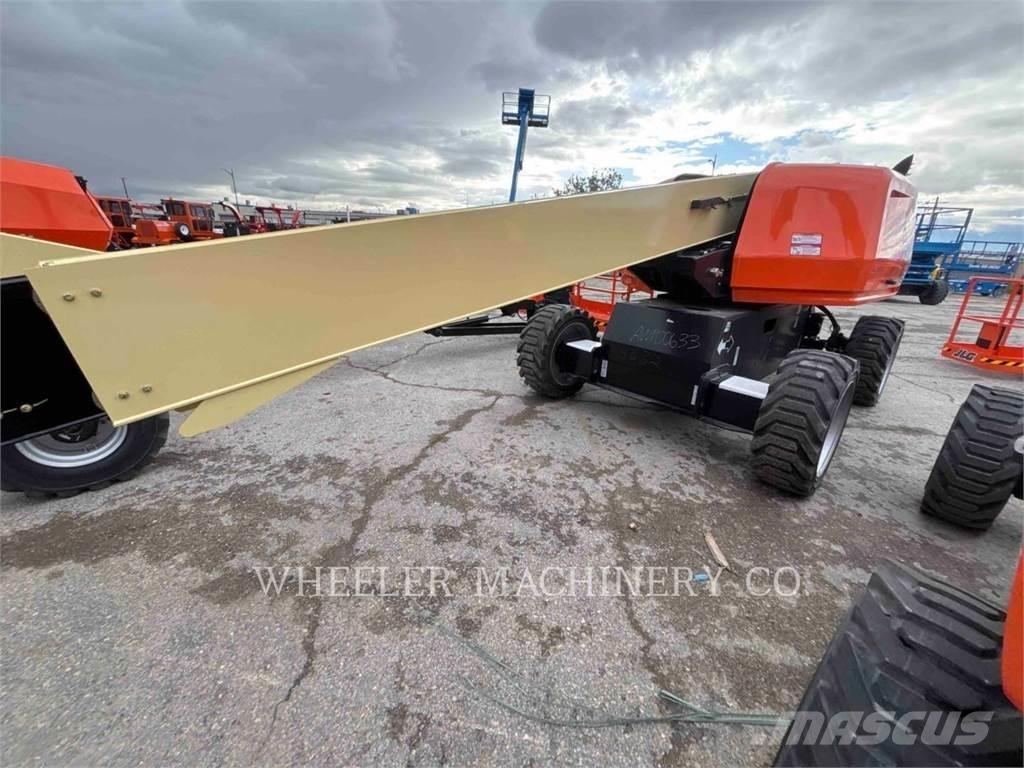 JLG 660SJ Articulated boom lifts