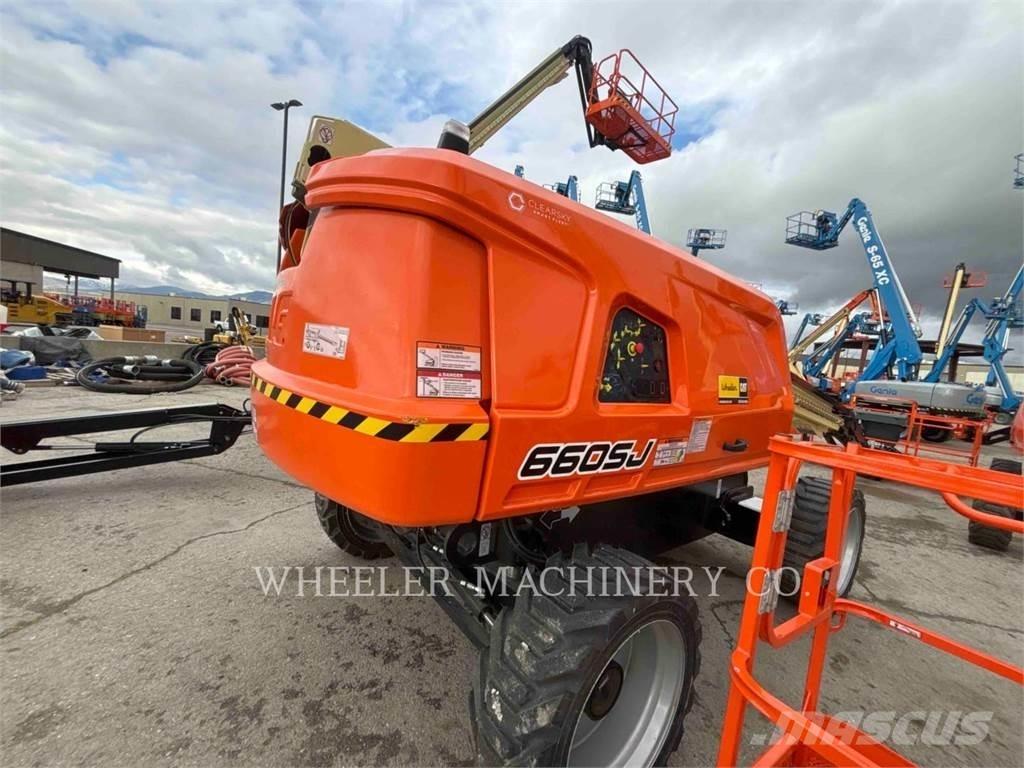 JLG 660SJ Articulated boom lifts