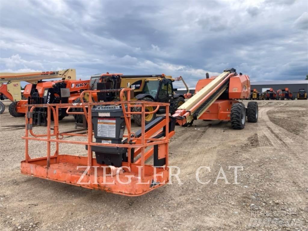 JLG 660SJ Articulated boom lifts