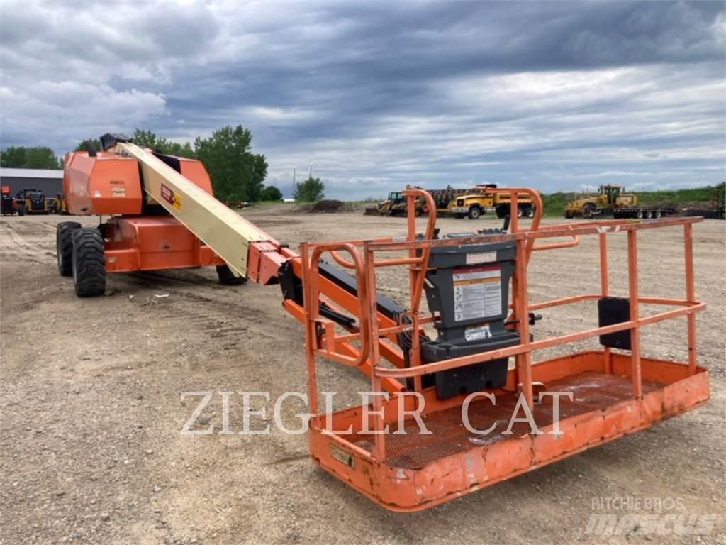 JLG 660SJ Articulated boom lifts