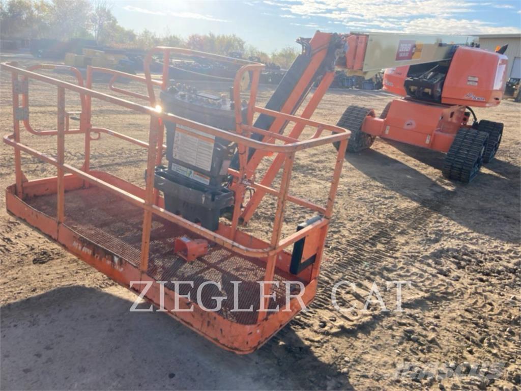 JLG 660SJ Articulated boom lifts